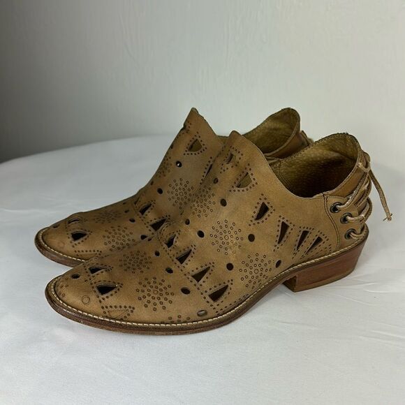 Musse & Cloud Coolise Laser Cut Leather Stud and Harness Detail Ankle Boots 7 - Picture 2 of 12